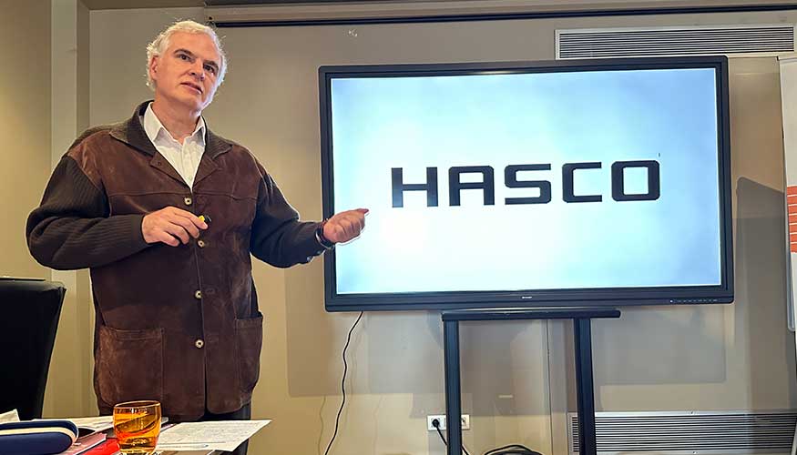 Javier Expsito, technical sales engineer de Hasco, explic a los asistentes la actividad del fabricante de normalizados...