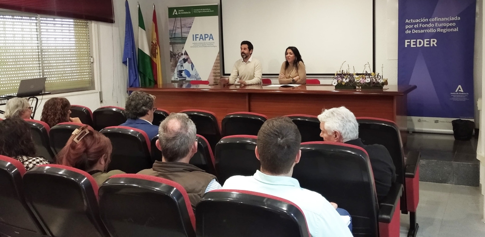 Marta Bosquet y lvaro Snchez durante la presentacin de la jornada celebrada en el centro La Mojonera de Ifapa en Almera...