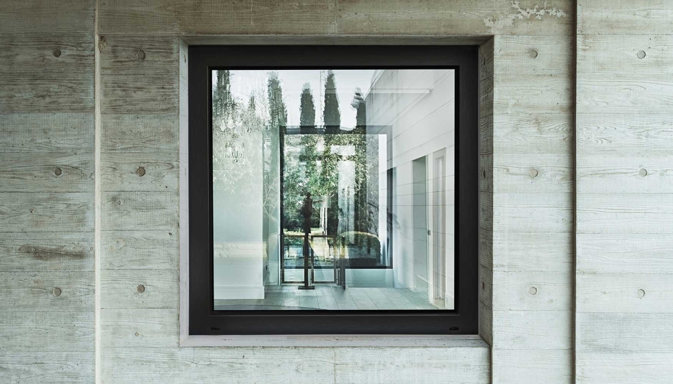La serie A84 Hoja Oculta de Cortizo destaca por su esttica minimalista con una seccin vista de tan solo 90 mm
