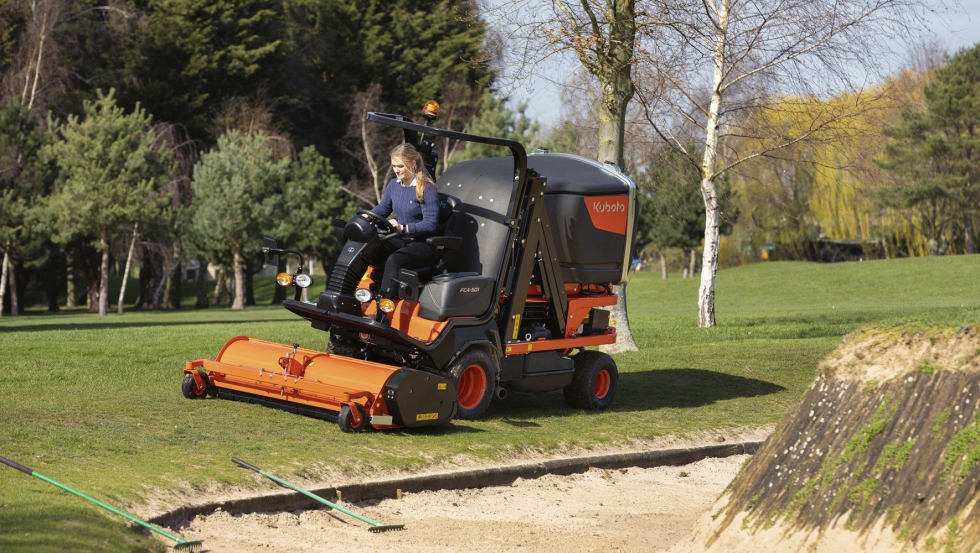 La nueva Kubota FC4-501 est diseada para largas jornadas de trabajo, con un alto nivel de confort de conduccin y maniobrabilidad...