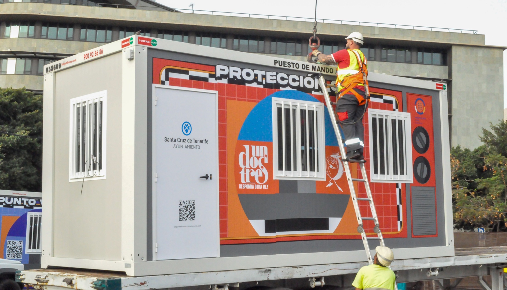 Instalacin de la caseta de Proteccin Civil