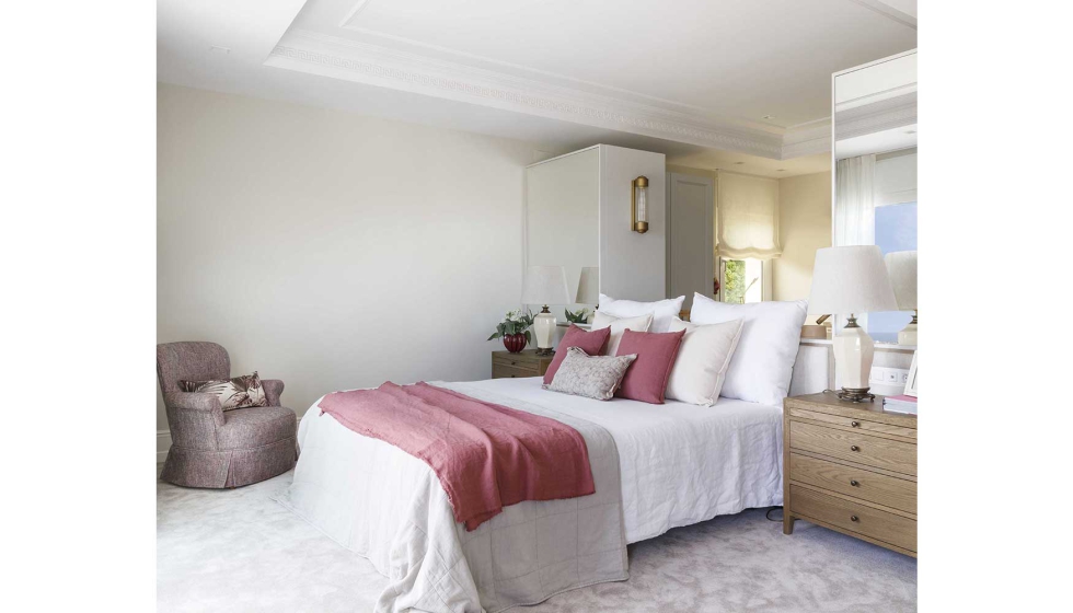 Este proyecto de decoracin de Pia Capdevila apuesta por una suntuosa moqueta en los dormitorios