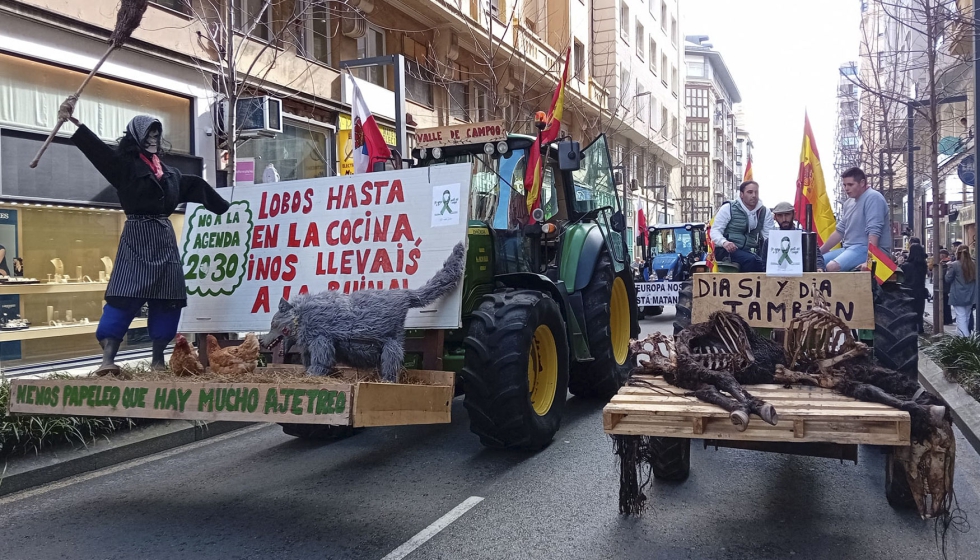 Tractores por las calles del centro de Santander