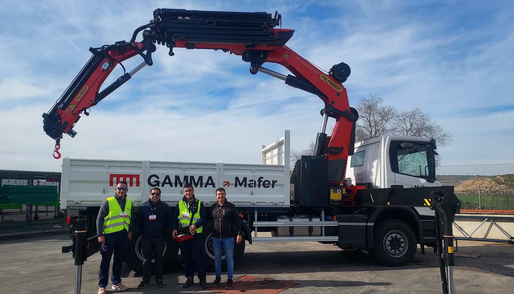 Acto de entrega a Materiales de Construccin Mafer de la gra PK 53002 SH