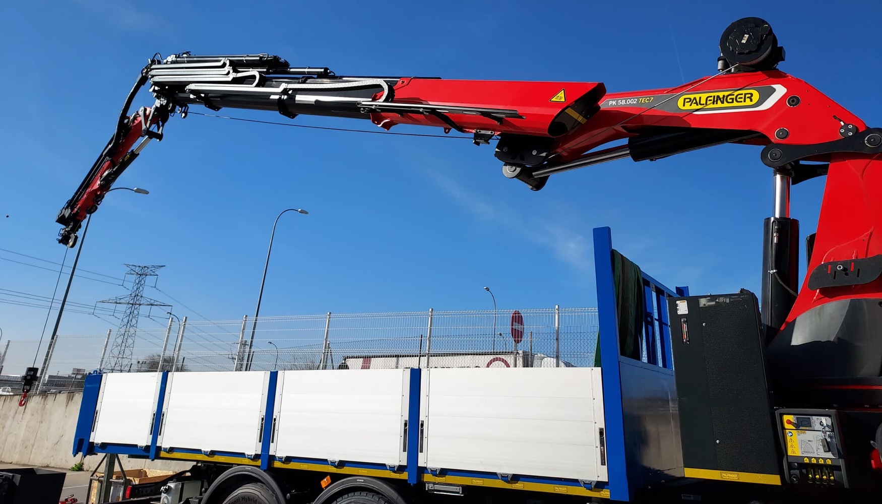 Esta gra ofrece una carga mxima de 550 kg extendida hasta 31,3 metros