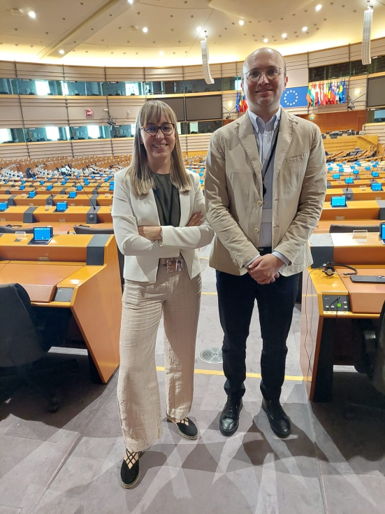 Berta Redondo y Romans Vorss, director de Asuntos Tcnicos de Europatat, en la sede del Parlamento Europeo