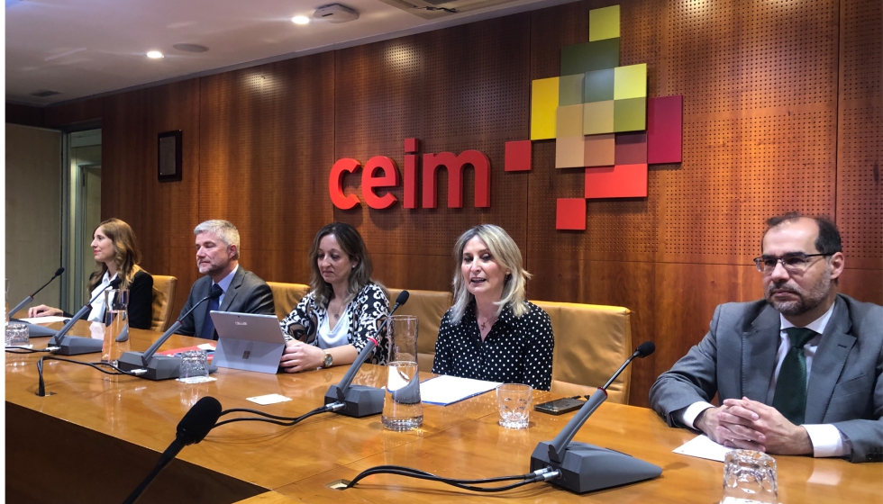 De izquierda a derecha, Olga Merino, coordinadora regional de Prevencin Fremap Madrid; Javier Martnez, director de Fremap; Marina Parra...