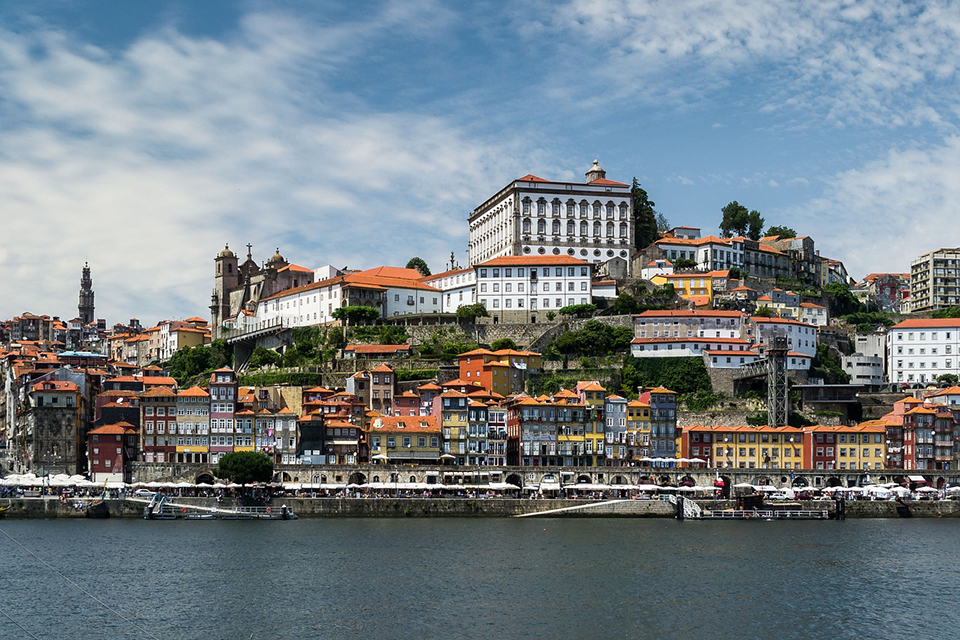Cidade do Porto. Imagem de Nahlia Segato por Pixabay
