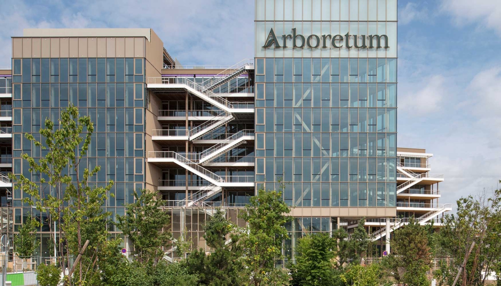 Para el acristalamiento de los edificios Arboretum, los arquitectos seleccionaron el vidrio Energy 72/38 de AGC