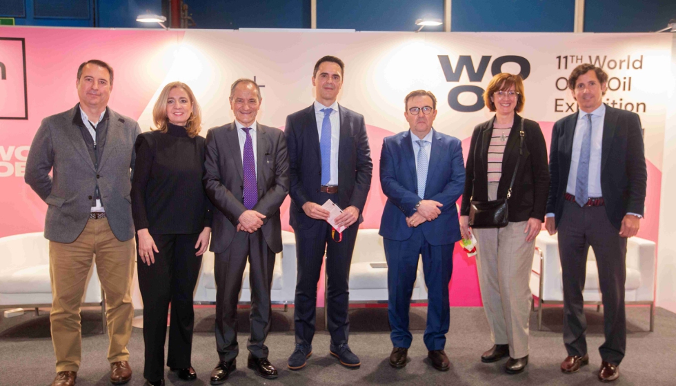 Miembros de la Interprofesional del Aceite de Orujo de Oliva (Oriva), tras la presentacin del estudio