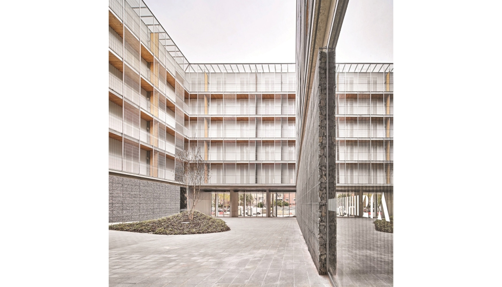 El proyecto 85 Viviendas Sociales en Cornell de Llobregat de Peris+Toral Arquitectures ha obtenido el premio especial Asturiana de Zinc...