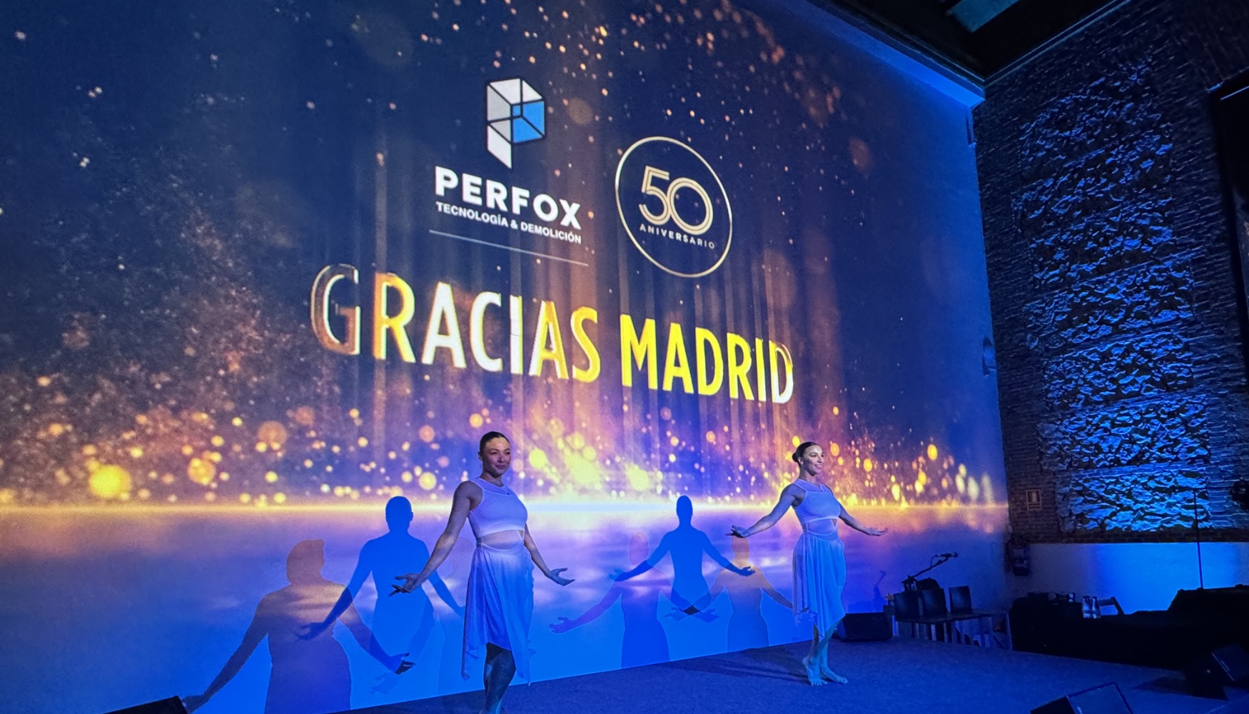 Espectculo de danza con el lema del 50 aniversario: 'Gracias Madrid'