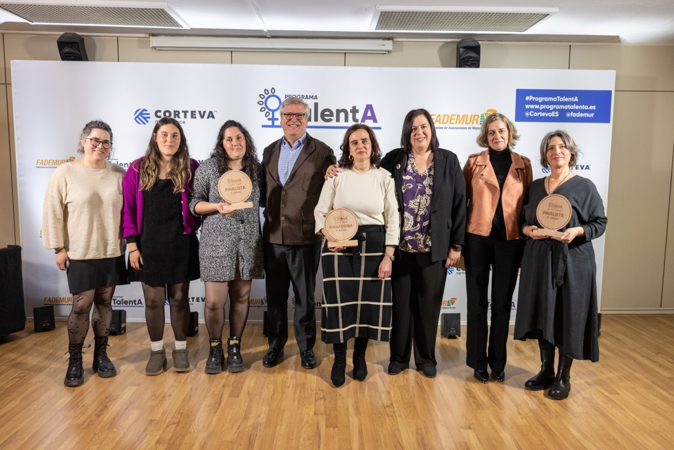 Miembros del jurado y premiadas en la 5 edicin del Programa TalentA