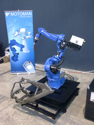 Nuevo robot Motoman VA1400, primer robot de soldadura de 7 ejes, especializado en la soldadura por arco y con un rea de trabajo de 1.434 mm...