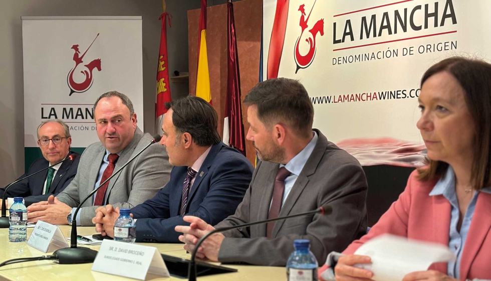 Julin Martnez Lizn, consejero de Agricultura, Ganadera y Desarrollo Rural de Castilla La Mancha, durante su intervencin...