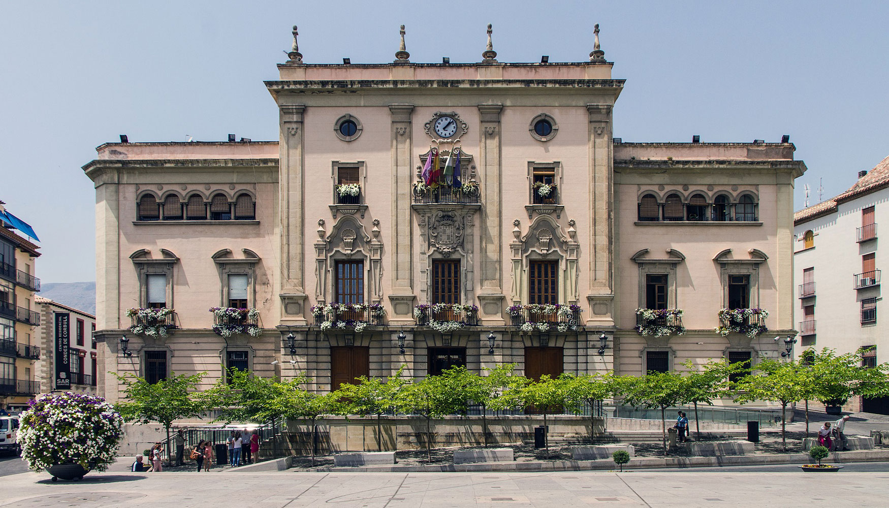 Fachada del Ayuntamiento de Jan. Foto: reyperezoso