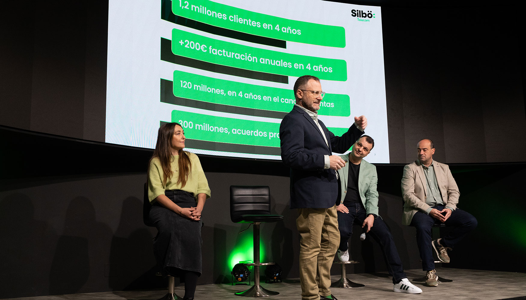 El equipo de Silb Telecom durante la presentacin de la compaa en rueda de prensa, con Jorge Morn a la cabeza