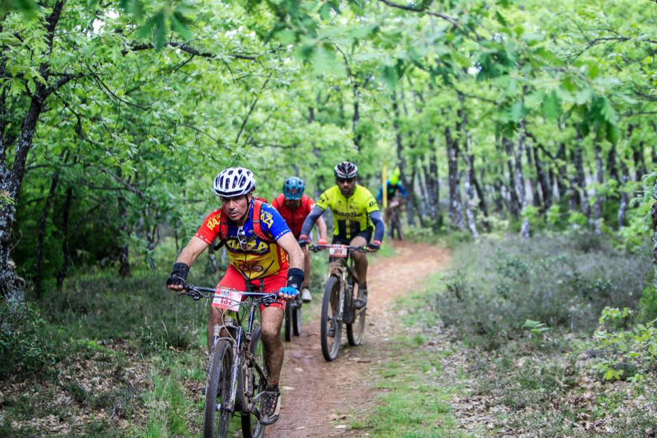 Ciclistas compitiendo en la Riaza Bike Ciclistas compitiendo en la Riaza Bike