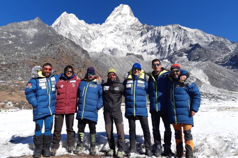 Alex Txikon, Lur Uribarren, Eneko Garamendi, Jonatan Garca, Oscar Cardo, Ignacio de Zuloaga y Sergio Prez