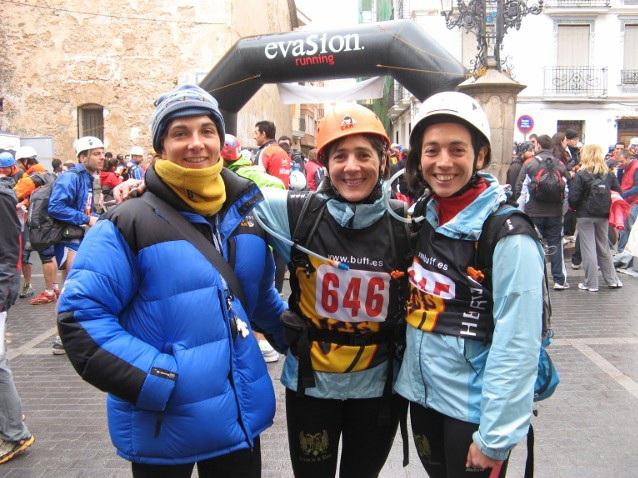 Beatriz del Campo, Natalia Domingo y Brbara Domingo, del TJALVE SISTERS, al acabar el Raid Sierra de Espadn