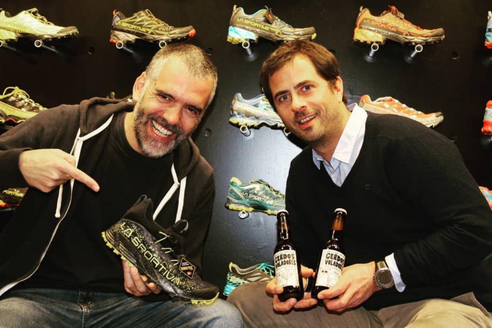 De izquierda a derecha: Oriol Renart, gerente Barcelona Beer Company, y Xavi Garriga, CEO SnowFactory