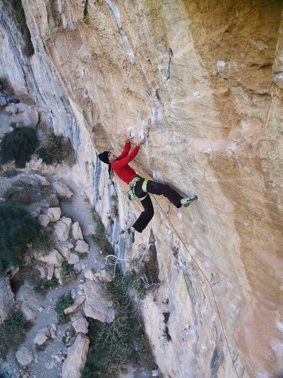 Iris Matamoros en &quote;Espacio Ocano&quote;, 8c+ de Sella (FOTO: Roberto Lpez)