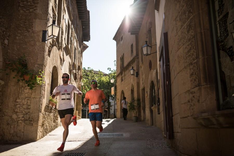 Greg Vollet y Marc Traserra liderando la Salomon Run a su paso por el Poble Espanyol Salomon Run Barcelona/Guillem...