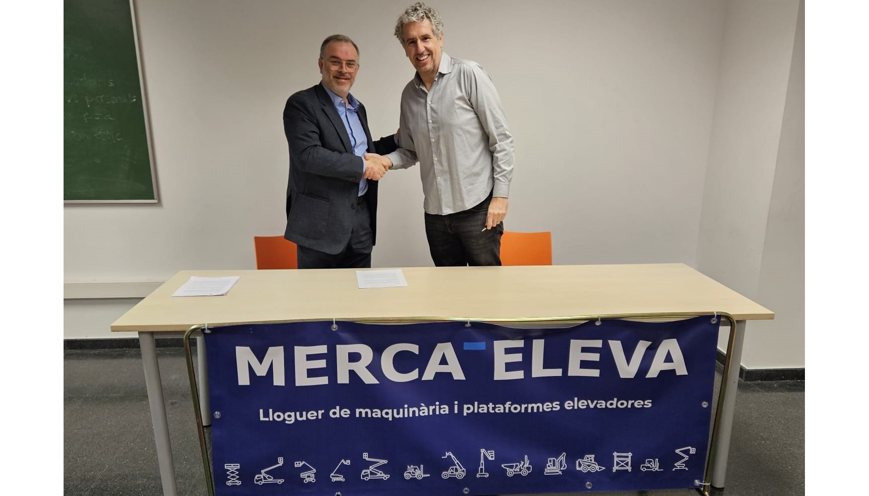 De izquierda a derecha: Jordi Varela, CEO de Merca-Eleva, y Eduard Pallars, vicepresidente del C.B. Vic