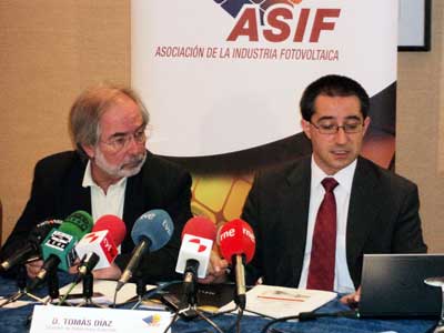 Juan Guerrero, presidente de Cluster Cyl y Toms Daz, del departamento de comunicacin y de relaciones externas de ASIF...