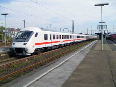 A travs del fomento de la red ferroviaria, la Junta de Andaluca pretende potenciar un modelo intermodal en el transporte de mercancas...