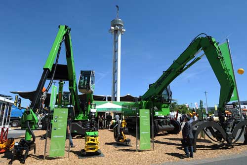 La maquinaria forestal ocup una gran parte de la superficie exterior de la feria