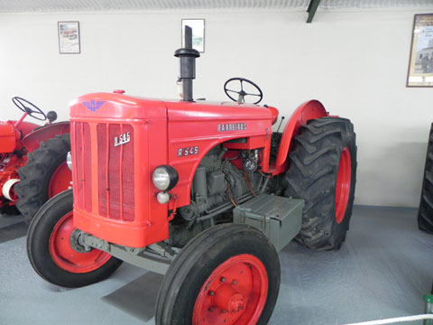 Uno de los modelos de la marca Barreiros, que fabric tractores en Espaa en los aos sesenta