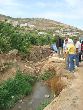 En la imagen, una visita tcnica al municipio de Sair, en la provincia de Hebrn...
