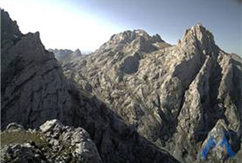 Collado Jermoso es el refugio de montaa ms antiguo de los Picos de Europa (1942), de arquitectura alpina...