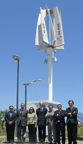 Los aerogeneradores de Kliux se diferencian de los de eje horizontal y de otros de eje vertical en que siempre estn orientados al viento...