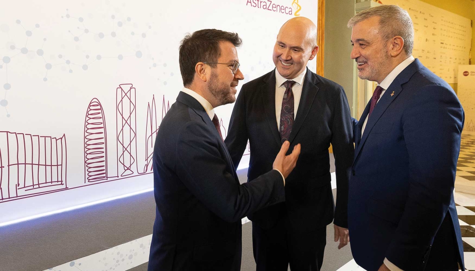 El presidente de AstraZeneca en Espaa, en el centro de la imagen, junto a Pere Aragons y Jaume Collboni