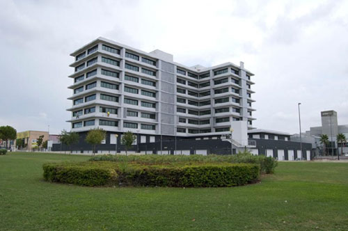 El edificio Jerez Centro de Negocios cuenta con una superficie superior a 15.000 m distribuida en 2 plantas comerciales y 7 de oficinas...