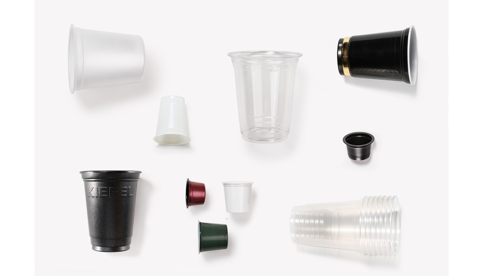 Vasos y cpsulas de caf hechos de distintos polmeros y fabricados con la serie KTR.  Kiefel GmbH