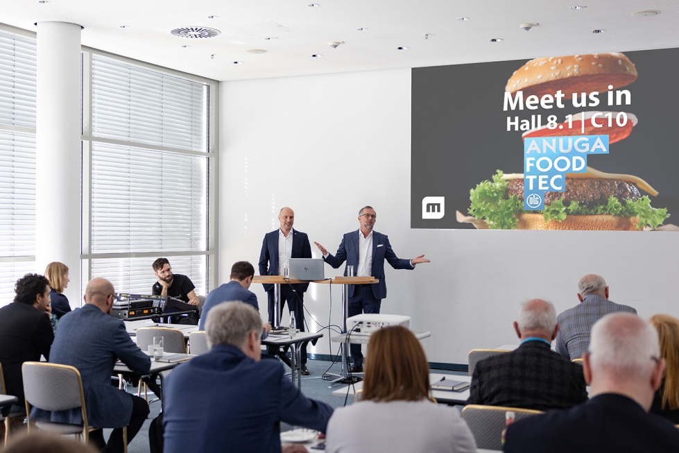Christian Traumann (CEO) y el Dr. Tobias Richter (CSO) presentaron las novedades de Multivac en una conferencia de prensa durante la Anuga FoodTec...
