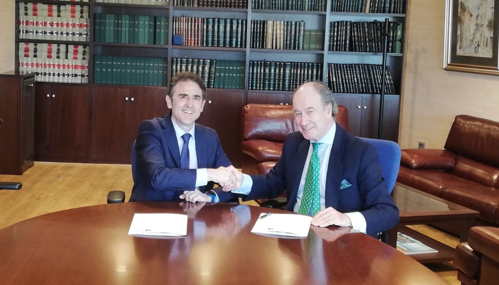 Jos Antonio Galdn Ruiz, presidente de COGITI; y Alfredo Berges, director general de Anfalum, durante la firma del convenio de colaboracin...