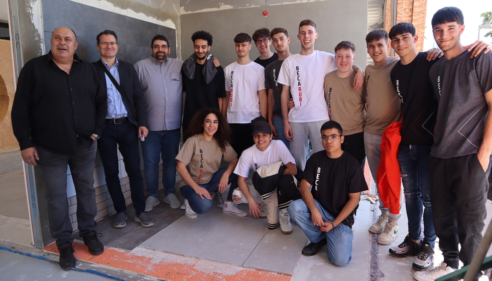 Foto de familia de los participantes en la Beca Rubi que ha llegado por primera vez a la Comunitat Valenciana