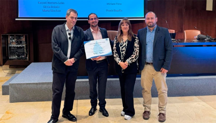 El premio fue recibido por Eugenio Marín, jefe de Proyectos en el Departamento de Innovación y Tecnología de Aqualia, y Víctor Pérez... El premio fue recibido por Eugenio Marín, jefe de Proyectos en el Departamento de Innovación y Tecnología de Aqualia, y Víctor Pérez...