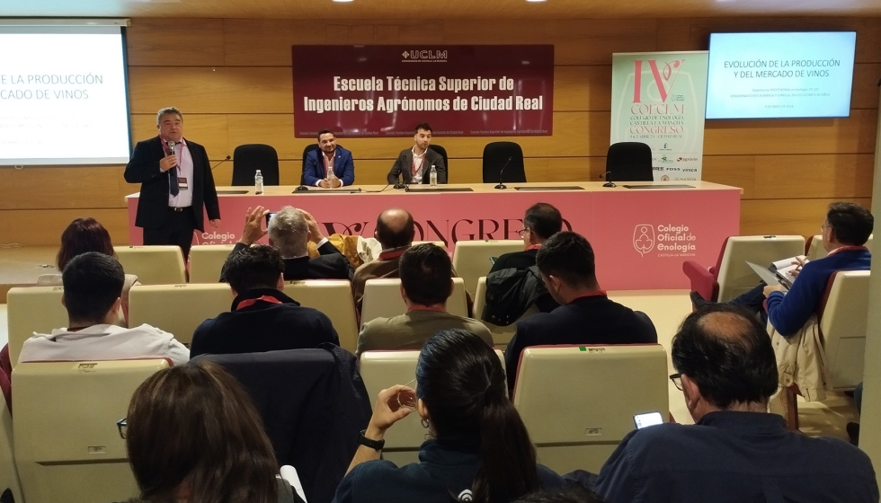 Enlogos de reconocido prestigio como Pedro Sarrin disertaron en el IV Congreso de Enologa de Castilla-La Mancha sobre la innovacin microbiana...