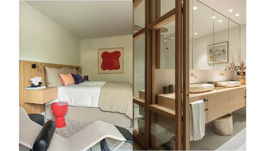 El dormitorio en suite sigue el estilo del resto de la vivienda, con un arrimadero alistonado a modo de cabecero y cuenta con bao y vestidor...