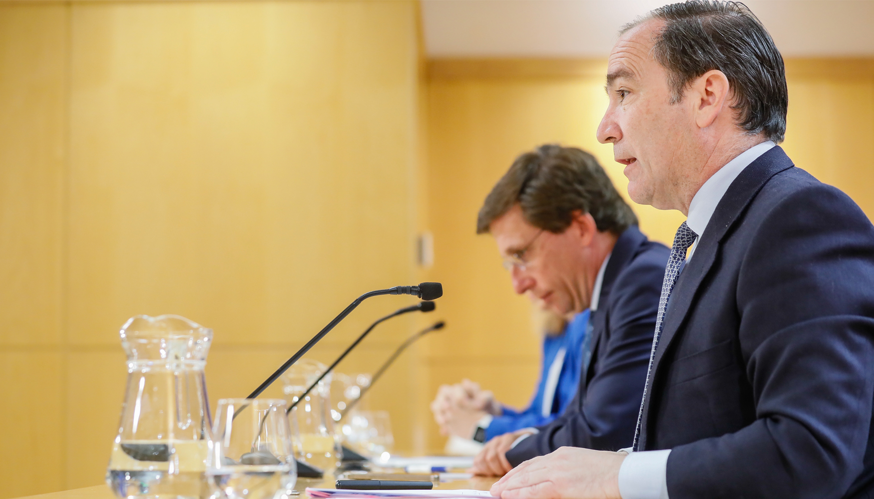 El delegado de Urbanismo, Medio Ambiente y Movilidad, Borja Carabante, junto al alcalde de Madrid, Jos Luis Martnez-Almeida...