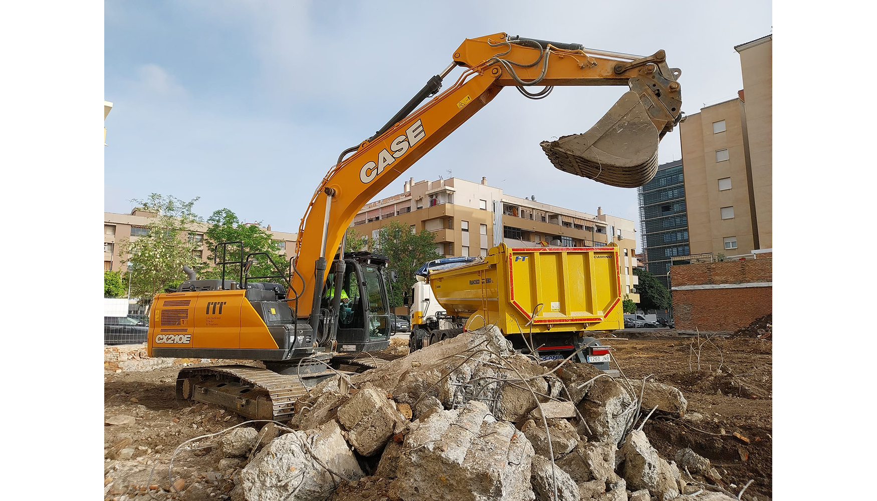 Excavadora Case CX210E empleada por Demoliciones Ternero en Mlaga