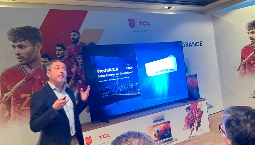 Oscar Garca, sales director de TCL Electronics en Espaa y Portugal, durante la presentacin de la oferta de la firma en Madrid...