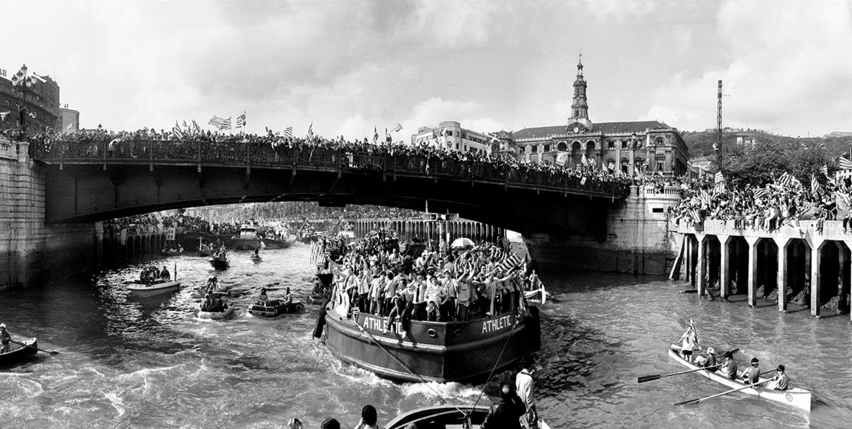 La gabarra del Athletic de Bilbao es la embarcacin que utiliza este equipo de ftbol desde 1984 para celebrar sus ttulos...