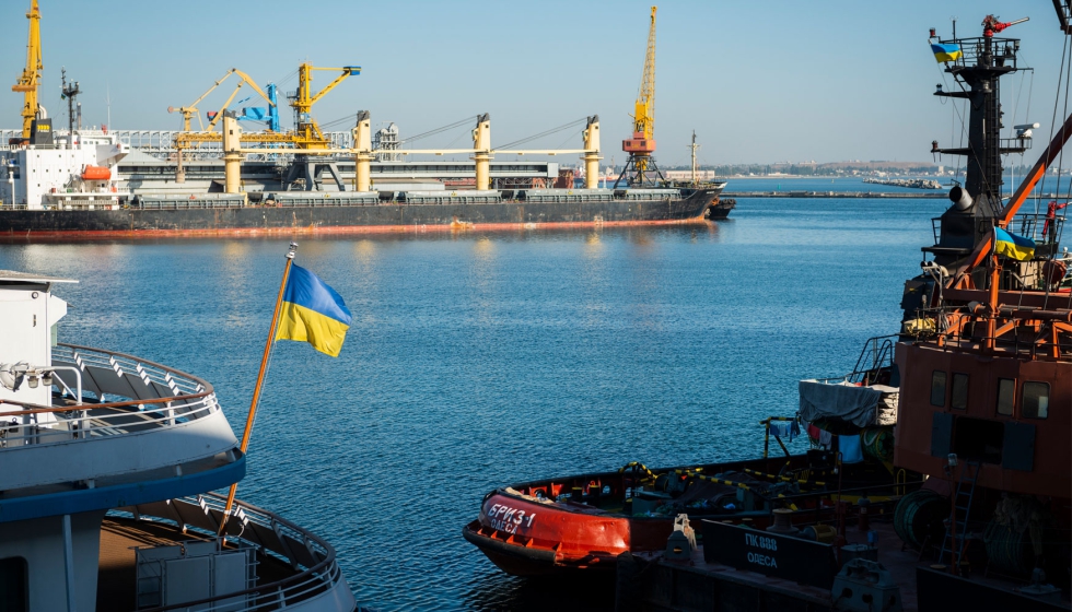 Buques de carga en el puerto de Odessa, Ucrania