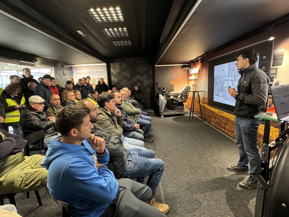 La jornada celebrada en Medina de Rioseco alberg varias presentaciones tcnicas para explicar las caractersticas de los tractores Valtra Serie S en...